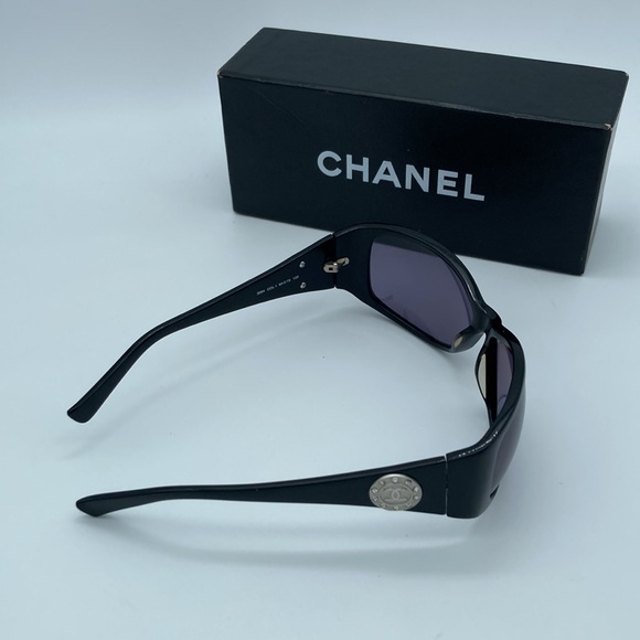 CHANEL CC LOGO CRYSTAL BLACK POLARIZED SUNGLASSES - Picture 4 of 13